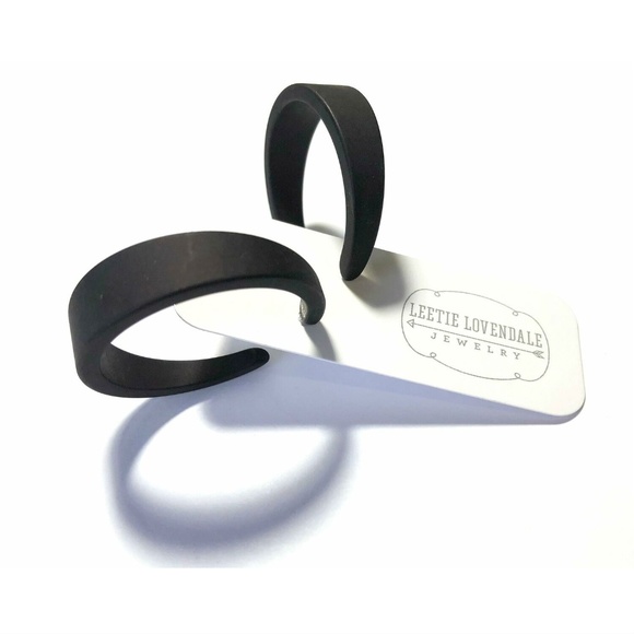 Black Frosted Emily Retro Lucite Hoop Earrings - Picture 5 of 7